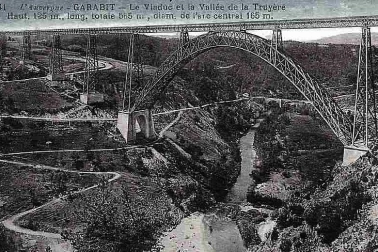 Le Viaduc de Garabit Le viaduc et la vallee de la Truyere