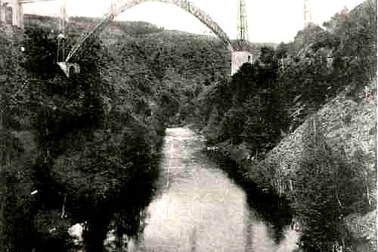 Le Viaduc de Garabit sur la Truyere ligne Paris Beziers