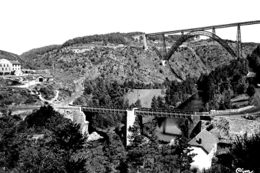 Le Viaduc de Garabit sur les gorges de la Truyere