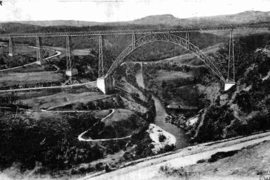 Le Viaduc de Garabit avant la retenue sur la route de Ruines
