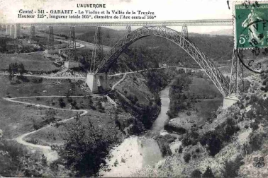 Le Viaduc de Garabit et la vallee de la riviere Truyere
