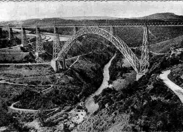 Le viaduc et la riviere Truyére