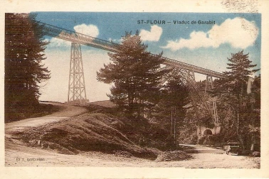 Le Viaduc de Garabit la route