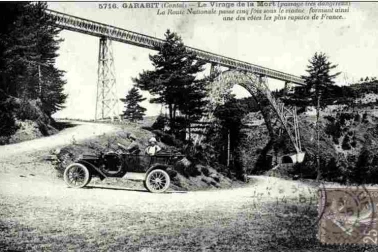 Le Viaduc de Garabit Garabit le virage de la mort la route nationale passe cinq fois sous le viaduc