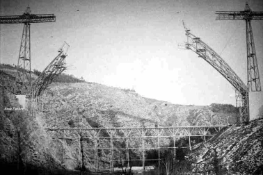En construction - inauguration de la section de Saint Chely a Saint Flour le 28 mai 1888