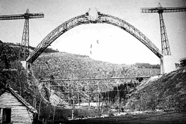 En construction - 17 septembre 1884 achevement des voutes des viaducs d acces et de la pose de la voie