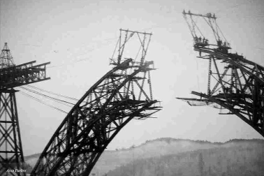 En construction - Juin 1884 fin du poussage des tabliers