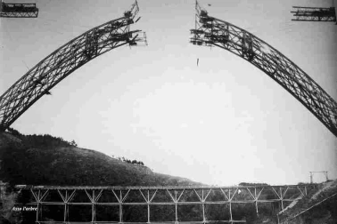 En construction - photos de 1884 et 1888