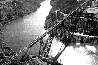 Viaduc de Garabit et la retene vue aerienne