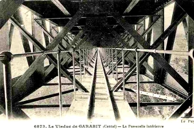 Viaduc de Garabit la passerelle interieure