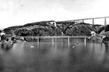 Viaduc de Garabit avec la retenue du barrage de Granval