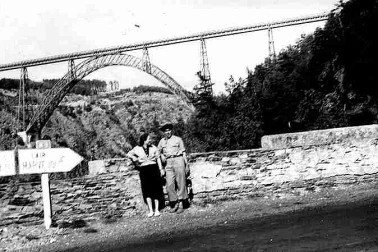 Viaduc de Garabit et des touristes