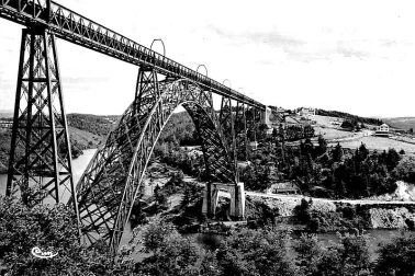 Viaduc de Garabit vue ver Loubaresse
