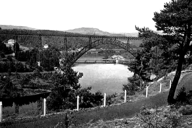 Viaduc de Garabit et le retenue