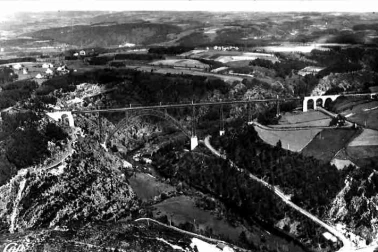Viaduc de Garabit et la vallee de la Truyere