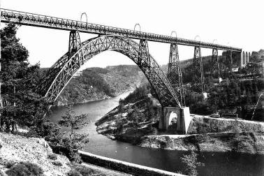 Viaduc de Garabit et la retenue d eau