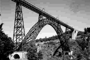 Viaduc de Garabit route cote Loubaresse