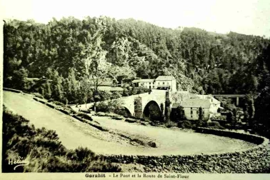 Viaduc de Garabit Le pont et la route de Saint Flour
