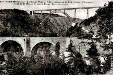 Viaduc de Garabit Le grand viaduc Eiffel dominat de 124 metre la Truyere