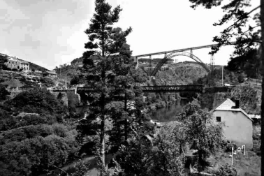 Viaduc de Garabit au loin