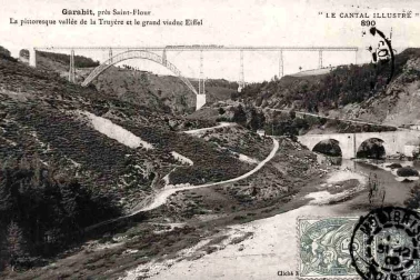 Viaduc de Garabit pres de St Flour la pitoresque vallee de la Truyere et le grand viaduc Eiffel