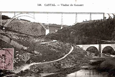 Viaduc de Garabit et l ancien pont routier
