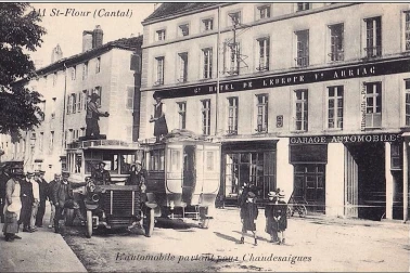 Saint-Flour ville haute - Automobile partant pour Chaudesaigues