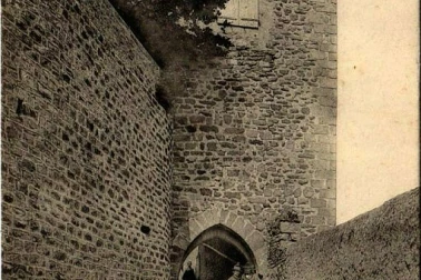 Saint-Flour porte-des-roches