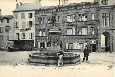 Saint-Flour ville haute - La fontaine et la place Gambetta