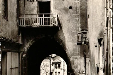 Saint-Flour ville haute - Porte des Tuiles