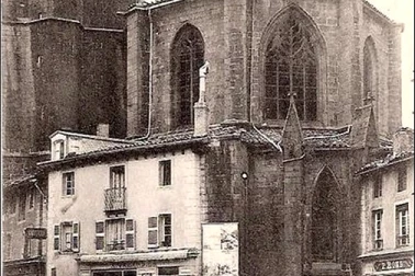 Saint-Flour ville haute Ancienne église actuellement Halle aux blés