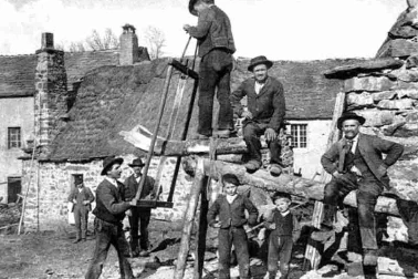La decoupe du bois pour les scieurs de long