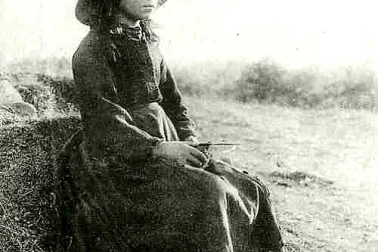 Cantal  une bergere en 1919