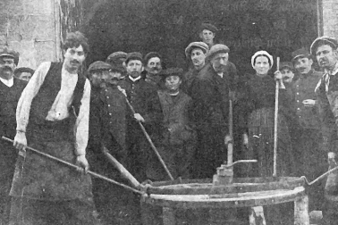 Le ferrage de la roue en bois chez le charron