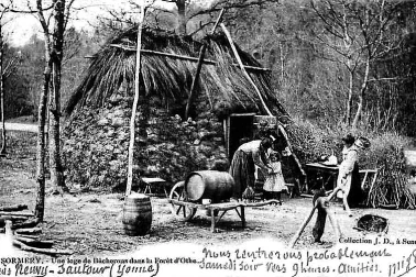 Une loge de bucherons en Foret  d  Othe a Sormery