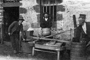 La fabrication du fromage du Cantal les buroniers