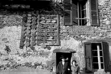 Sansac-de-Marnies les medailles de Monsieur Delbert  en 1957