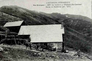 Auvergne Nos montagnes sur la route du Plomb de Cantal le buron du Ranberter vers 1850