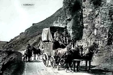 Auvergne La diligence sur la route d Allanche dans le Cantal