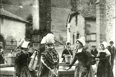 En Auvergne a la fontaine du village