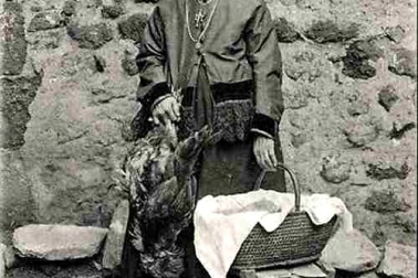 Foires et evenements l Auvergne Type de la fermiere montagnarde vendant ses denrees au marche