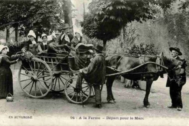 Les Auvergnats l Auvergne A LA FERME DEPART POUR LE MARCHE