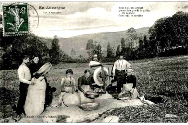 L Auvergne petits metiers Les vanneurs en 1911 Vieux metiers des paysans et cultivateurs