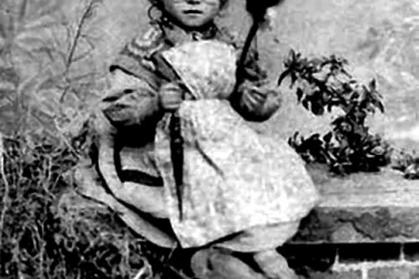 Cantal la petite fille avec son fuseau