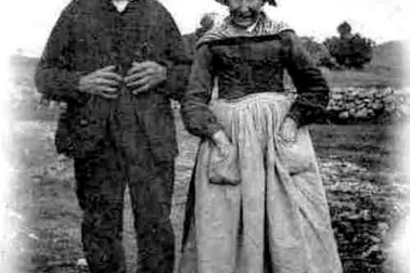 Cantal Couple de paysans des environs de Riom-es-Montagne dans le Cantal