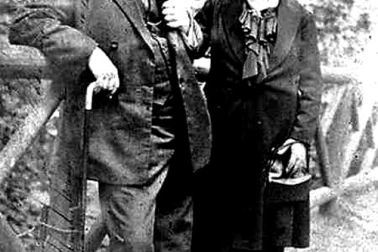 Photo noir et blanc ancienne un couple d  antan