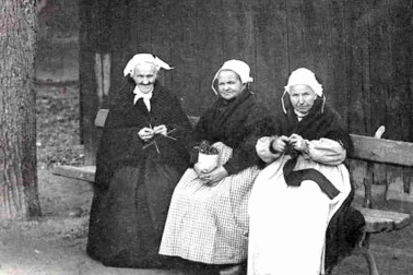 Les loisirs des trois vieilles de la campagne