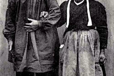 Le pere Manuel et sa femme pour leurs noces d  Or