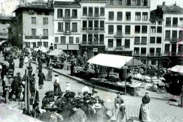 Le marche a la ferraille en ville