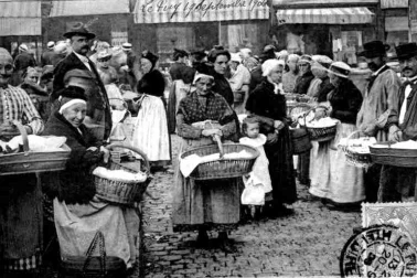 Le marche de la place du village